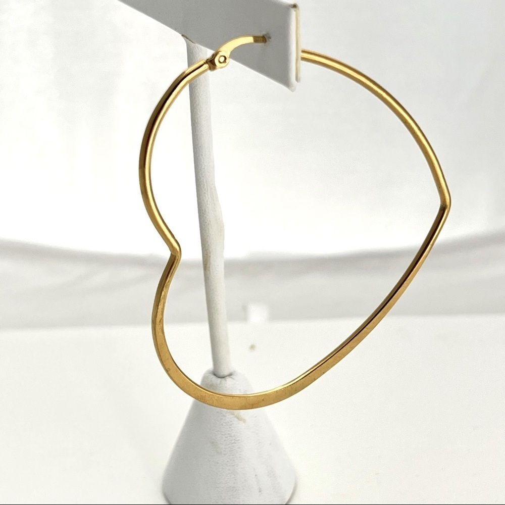 Large 6.6cm Heart Gold Layered hoops earrings - Picture 6 of 6
